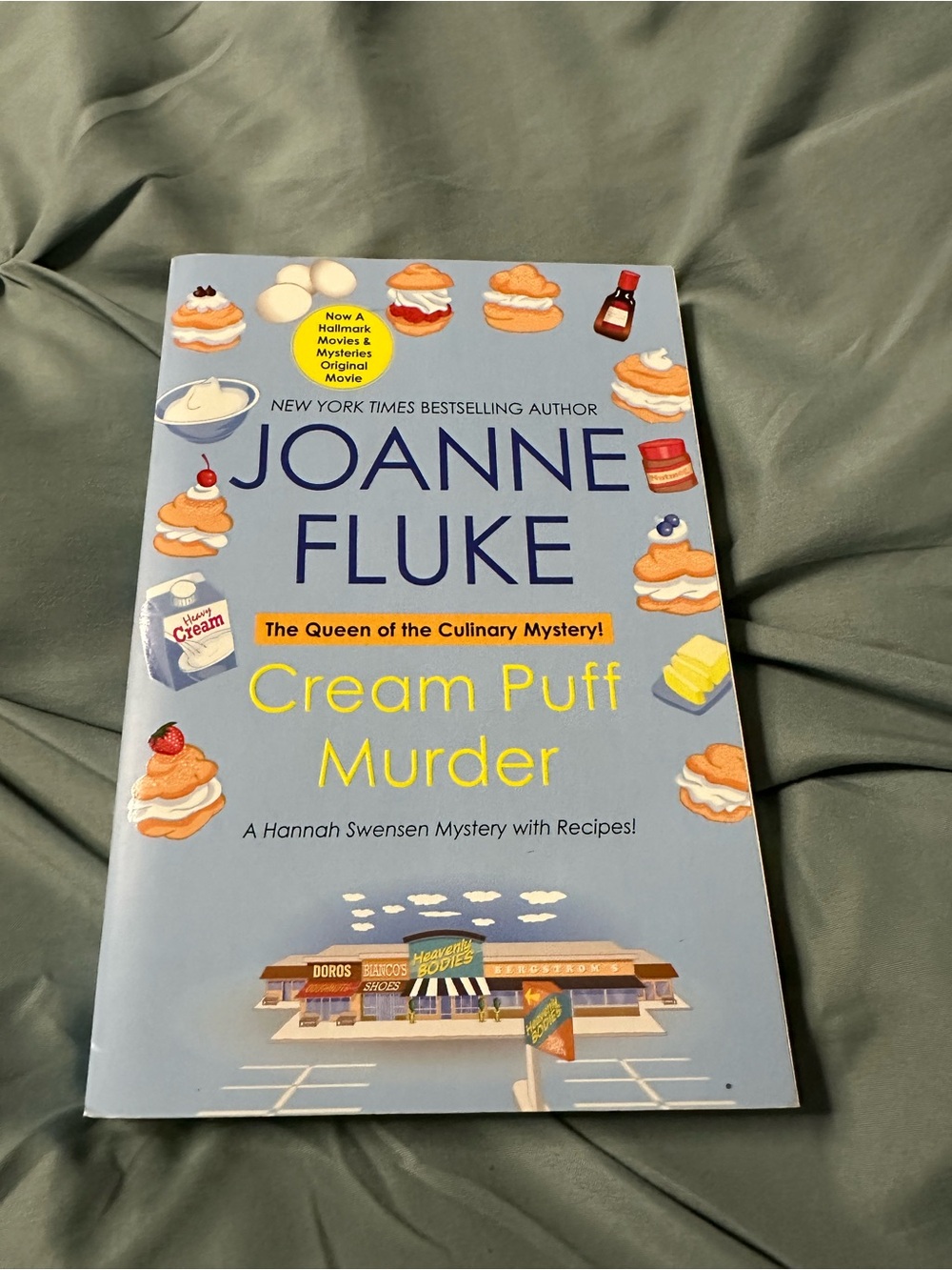 📚 4 for $25 📚Cream Puff Murder by Joanne Fluke